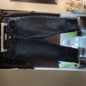 Levi's Mid Rise Capri